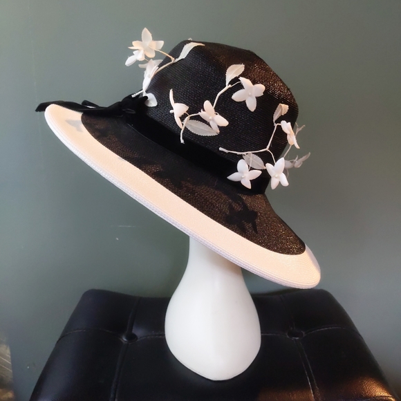 Vintage 80s Michael Andrew B&W Flower Floral Derby Synthetic Straw Wide Brim Hat